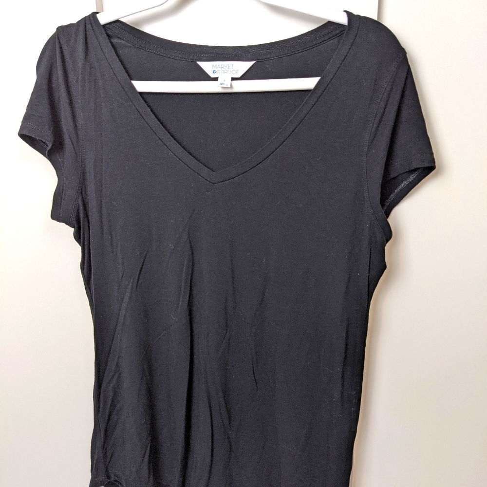 Market & Spruce v-neck knit top